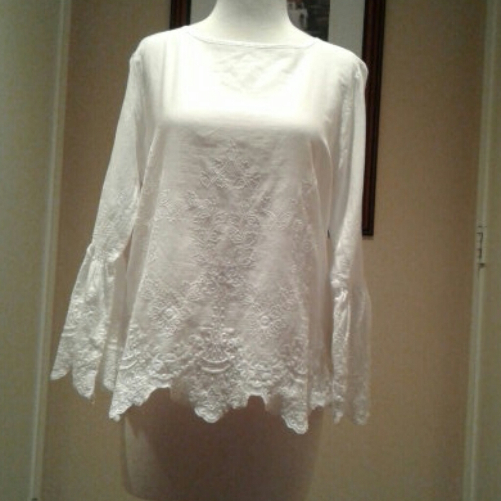 Ragged trends white embroidered  bell sleeves top